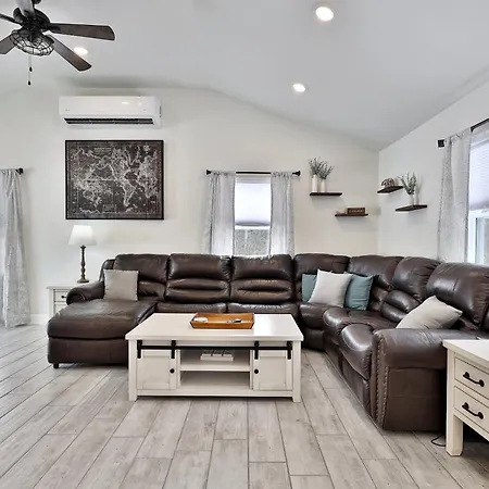 Rutland'S Hidden Gem- 2 Bedroom 1Ba Renovated Home Close To Everything Home